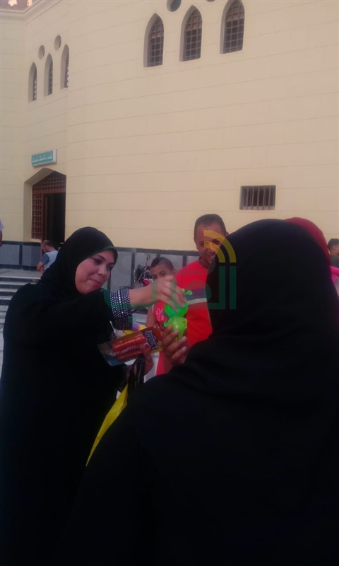 بالفيديو والصور.. محافظ مطروح يؤدى صلاة عيد الأضحي المبارك ويستقبل المُهنئين بالعيد 