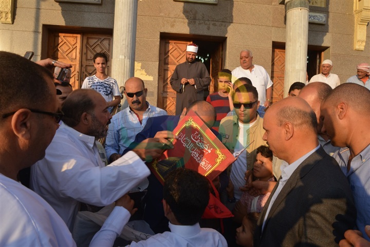بالفيديو.. ولي أمر طفل يشكر محافظ مطروح لتوجيهه بعلاج نجله