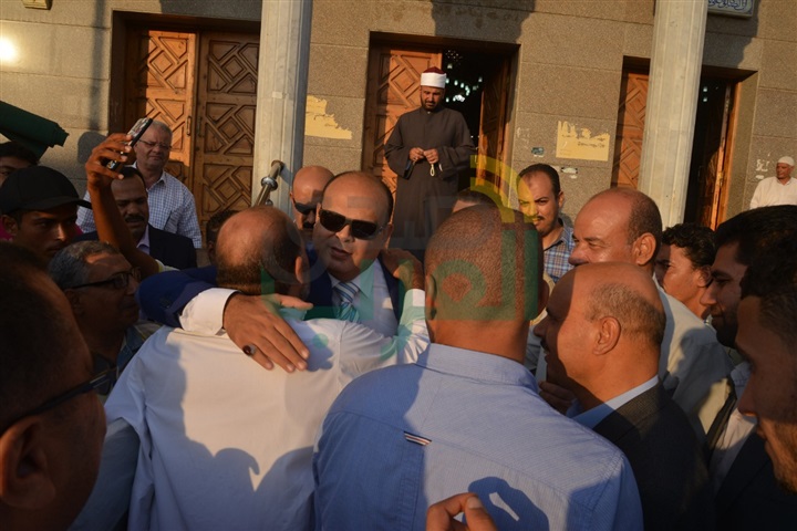 بالفيديو.. ولي أمر طفل يشكر محافظ مطروح لتوجيهه بعلاج نجله