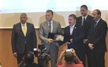 بالصور: وزير النقل يكرم عددًا من قيادات النقل البحري بالإسكندرية