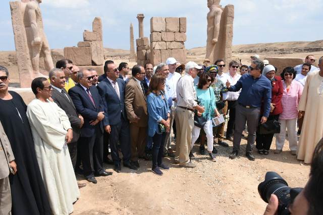 وزير الأثار يفتتح أعمال تطوير المنطقة الأثرية لصان الحجر بحضور عدد من سفراء الدول أجنبية