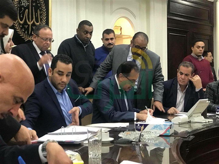 النائب أحمد علي ورئيس الوزراء يبحثان توفير اعتماد مالي لاستكمال مشروعات الصرف الصحي والمياه بالمرج النائب أحمد علي ورئيس الوزراء يبحثان توفير اعتماد مالي لاستكمال مشروعات الصرف الصحي والمياه بالمرج