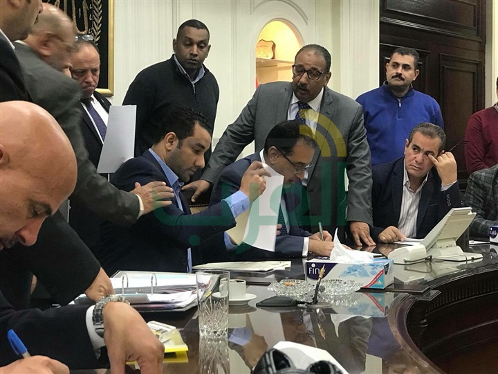 النائب أحمد علي ورئيس الوزراء يبحثان توفير اعتماد مالي لاستكمال مشروعات الصرف الصحي والمياه بالمرج النائب أحمد علي ورئيس الوزراء يبحثان توفير اعتماد مالي لاستكمال مشروعات الصرف الصحي والمياه بالمرج