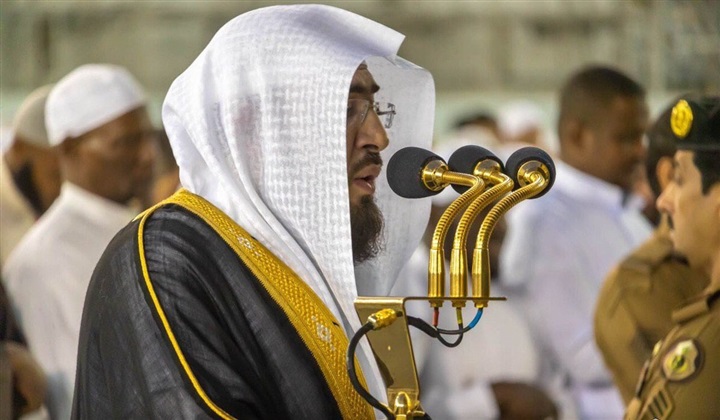 بالصور.. الآلاف يؤدون صلاة الخسوف بالمسجد الحرام 