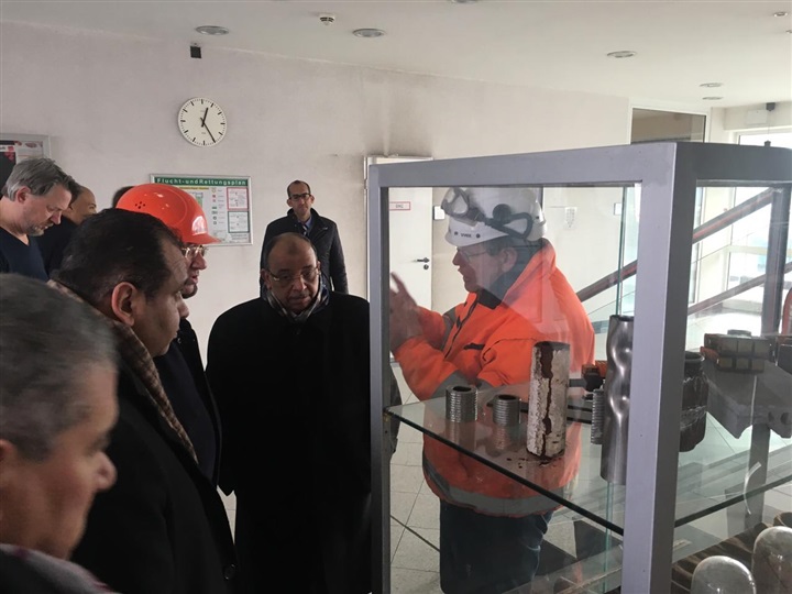 وزراء الإنتاج الحربي والتنمية المحلية والبيئة يزورون شركةBsR لإدارة المخلفات ببرلين