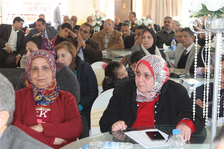 "خبير طاقة متجددة" يقترح إنشاء محطات لإنتاج المياه بإستخدام الطاقة الشمسية