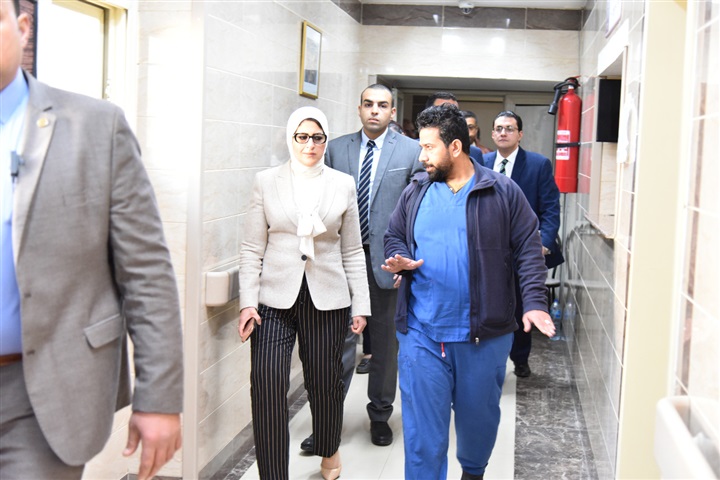 وزيرة الصحة تقوم بزيارة مفاجئة لمستشفى هوليوبوليس