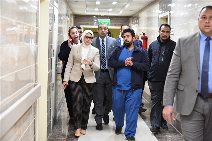 وزيرة الصحة تقوم بزيارة مفاجئة لمستشفى هوليوبوليس