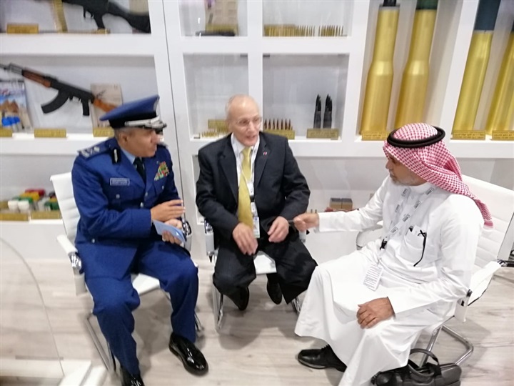بالصور.. "العصار" يبحث سبل التعاون في مجالات التصنيع الحربي
