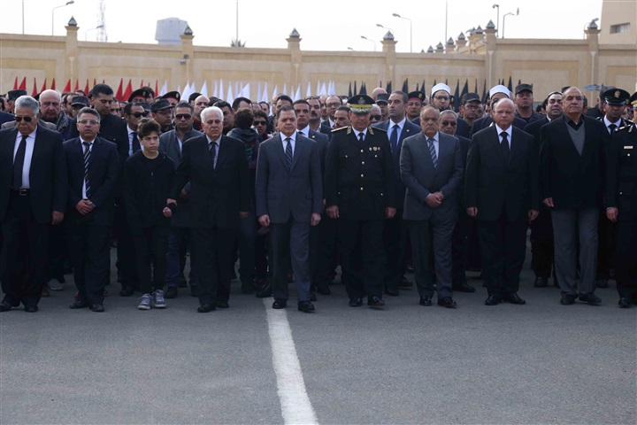 وزير الداخلية يؤدى صلاة الجنازة علي شهداء الواجب الوطني بمسجد أكاديمية الشرطة