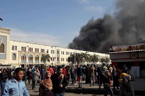 الصور الأولى.. وفيات وإصابات في حريق قطار رمسيس