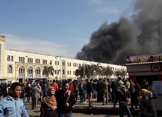 الصور الأولى.. وفيات وإصابات في حريق قطار رمسيس