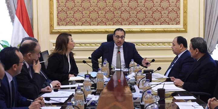 رئيس الوزراء يعقد اجتماعاً بشأن مستحقات الضرائب والتأمينات على الصحف القومية