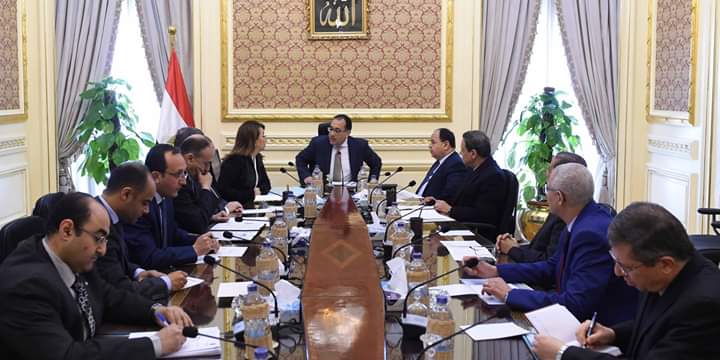 رئيس الوزراء يعقد اجتماعاً بشأن مستحقات الضرائب والتأمينات على الصحف القومية