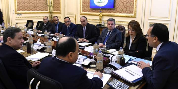 رئيس الوزراء يعقد اجتماعاً بشأن مستحقات الضرائب والتأمينات على الصحف القومية