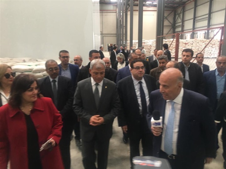 نائب وزير الزراعة ومحافظ المنوفية يفتتحان أحدث مصنع لانتاج اعلاف للدواجن والسماك بمدينة السادات 
