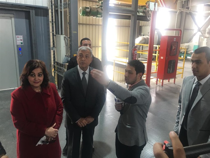 نائب وزير الزراعة ومحافظ المنوفية يفتتحان أحدث مصنع لانتاج اعلاف للدواجن والسماك بمدينة السادات 