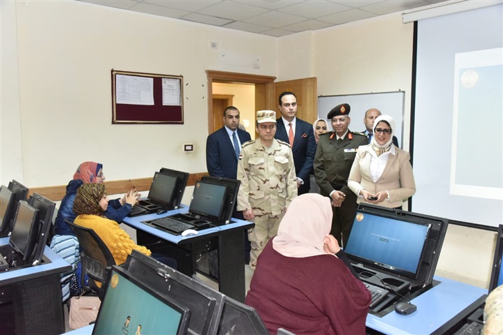 وزيرة الصحة تتفقد لجان الاختبارات للفرق الطبية العاملة في التأمين الصحي الشامل الجديد