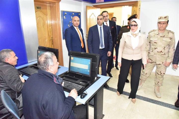 وزيرة الصحة تتفقد لجان الاختبارات للفرق الطبية العاملة في التأمين الصحي الشامل الجديد