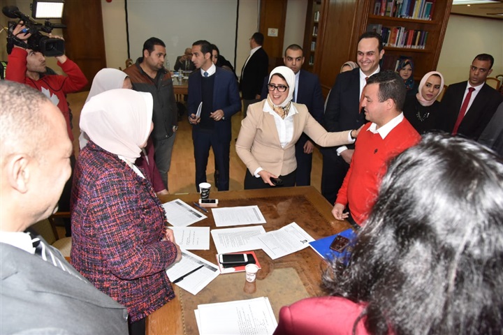 وزيرة الصحة تتفقد لجان الاختبارات للفرق الطبية العاملة في التأمين الصحي الشامل الجديد