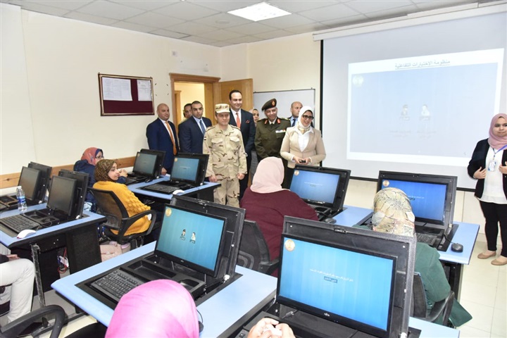 وزيرة الصحة تتفقد لجان الاختبارات للفرق الطبية العاملة في التأمين الصحي الشامل الجديد