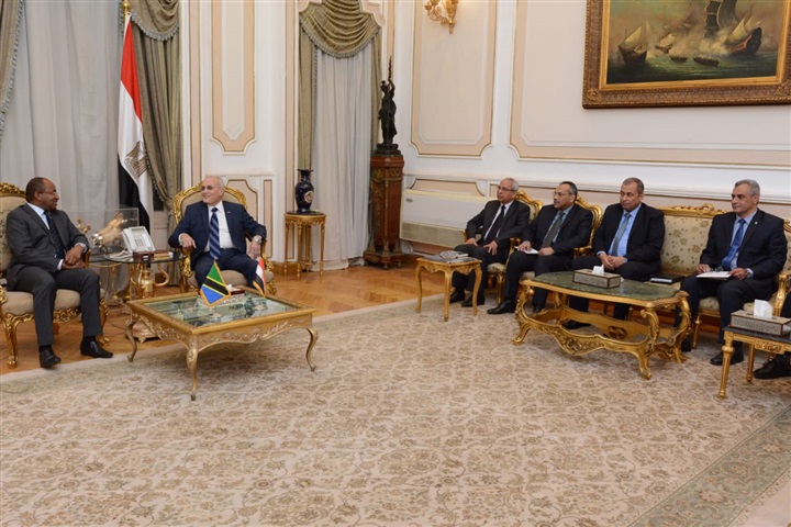 بالصور.. "العصار" و"مويني" يناقشان سبل التعاون المشترك