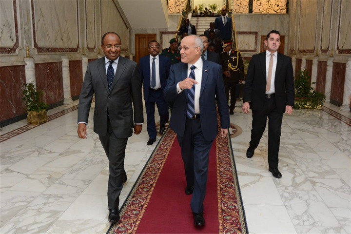 بالصور.. "العصار" و"مويني" يناقشان سبل التعاون المشترك