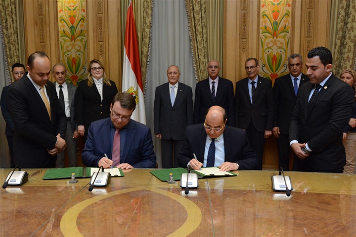 "العصار" يشهد توقيع مذكرة تفاهم مع شركة بولندية 