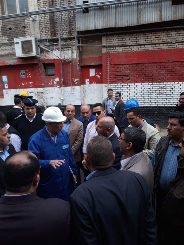 بالصور.. وزير النقل يتفقد محطة مصر وورش صيانة الجرارات