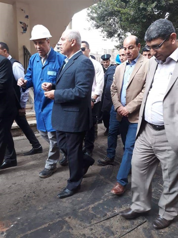 بالصور.. وزير النقل يتفقد محطة مصر وورش صيانة الجرارات