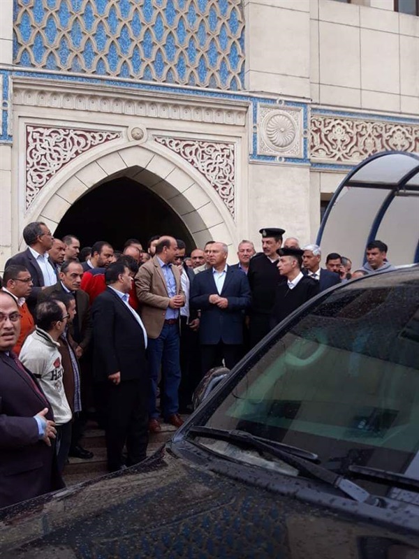 بالصور.. وزير النقل يتفقد محطة مصر وورش صيانة الجرارات