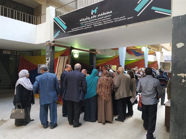 رئيس مصلحة الضرائب في جولة تفقدية بالمناطق والمأموريات الضريبية
