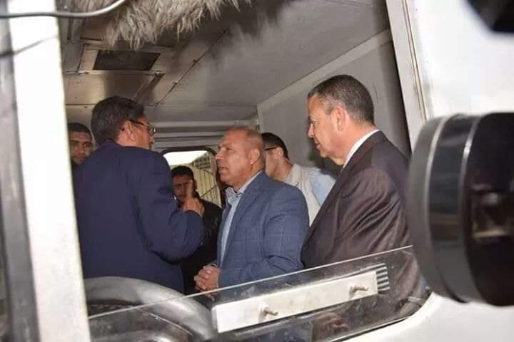 بالصور.. وزير النقل يستقل جرار قطار ويتفقد محطة بني سويف
