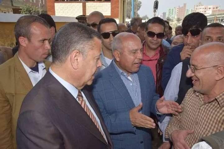 بالصور.. وزير النقل يستقل جرار قطار ويتفقد محطة بني سويف
