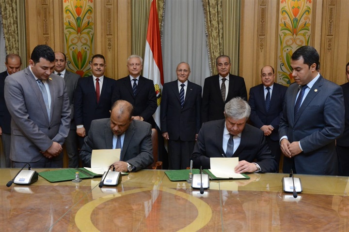 "العصار" و"المصيلحى" يشهدان توقيع مذكرة تفاهم مع شركة "سيلينجرو بروم" البيلاروسية