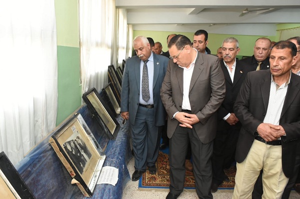 محافظ الشرقية يتفقد متحف شهداء مدرسة بحر البقر