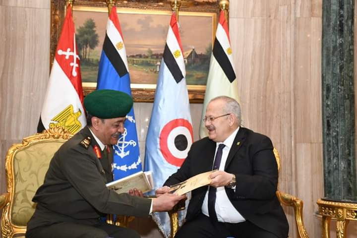 رئيس جامعة القاهرة يوقع بروتوكول تعاون مع أكاديمية ناصر لتأهيل الكوادر في مجال الدراسات الاستراتيجية 