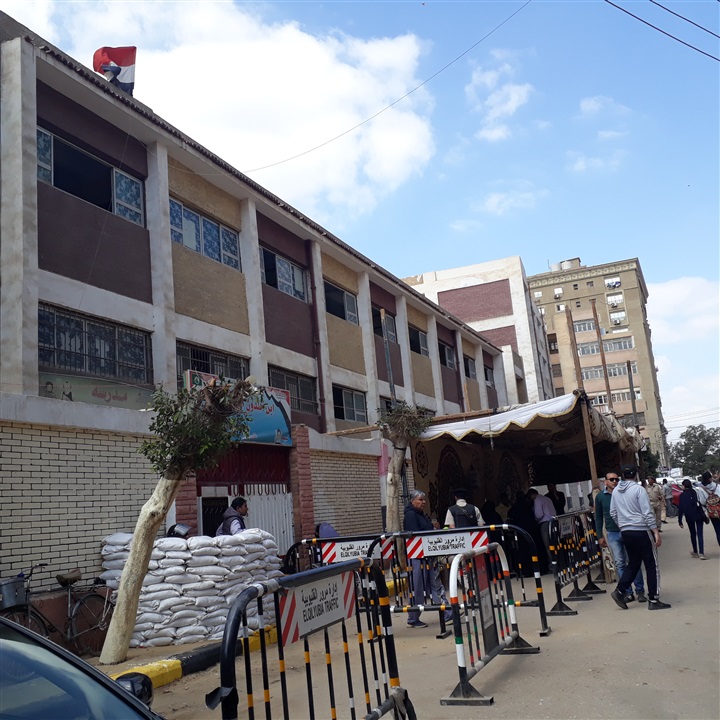 بالصور.. إقبال كثيف بالساعات الأولى للاستفتاء على تعديل الدستور بالقليوبية