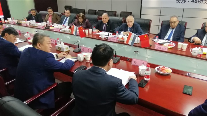 "العصار" في جولة بالشركات الصينية لإقامة مشروع إنتاج ألواح الطاقة الشمسية في مصر