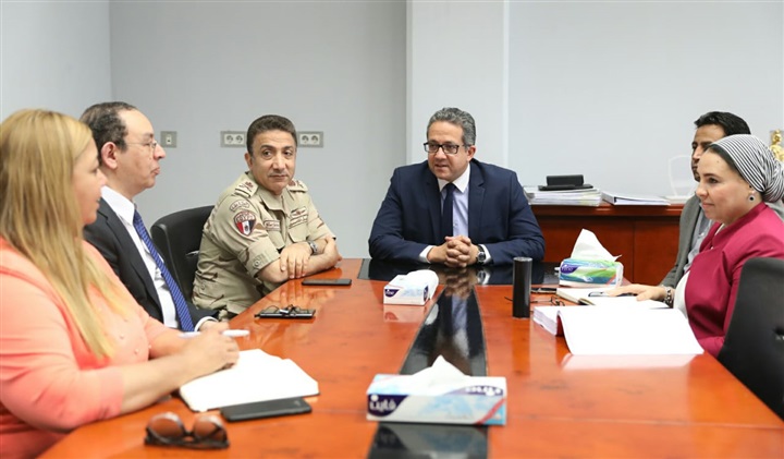 وزير الآثاريلتقي بالعاملين وممثلي التحالف عن الخطة الاستثمارية لمشروع المتحف المصري الكبير‬