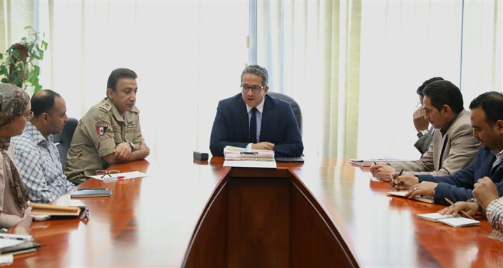 وزير الآثاريلتقي بالعاملين وممثلي التحالف عن الخطة الاستثمارية لمشروع المتحف المصري الكبير‬