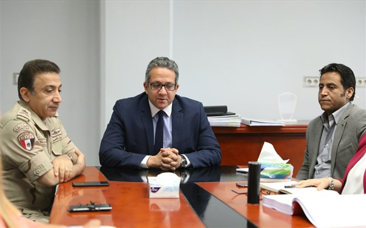 وزير الآثاريلتقي بالعاملين وممثلي التحالف عن الخطة الاستثمارية لمشروع المتحف المصري الكبير‬