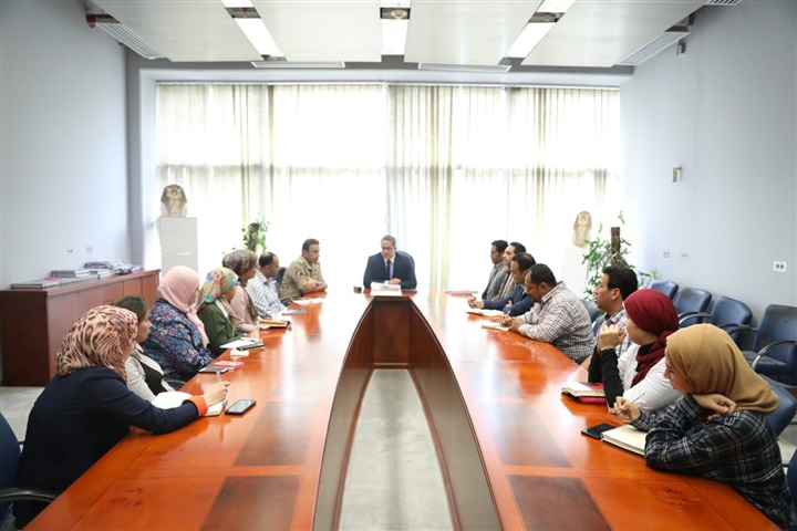 وزير الآثاريلتقي بالعاملين وممثلي التحالف عن الخطة الاستثمارية لمشروع المتحف المصري الكبير‬