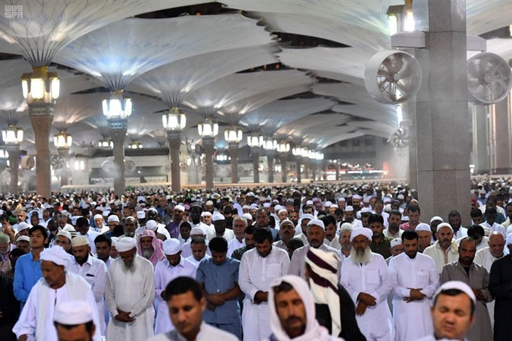 بالصور.. توافد المصلين والزوار على المسجد النبوي في شهر رمضان المبارك بالصور.. توافد المصلين والزوار على المسجد النبوي في شهر رمضان المبارك