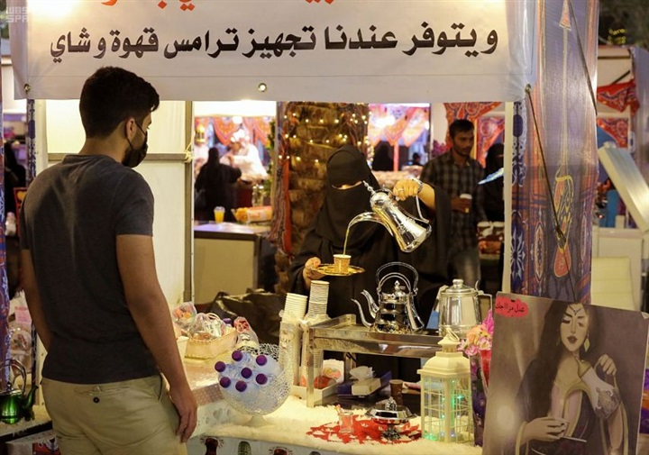 450 شاباً وشابة يعملون في 150 ركناً بمهرجان "ليالي رمضان" السعودية بعنيزة 450 شاباً وشابة يعملون في 150 ركناً بمهرجان "ليالي رمضان" السعودية بعنيزة