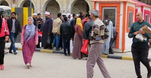 بالصور.. ضربة شمس من أكشاك التذاكر لـ" وزير النقل"