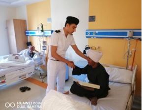 وفد من ضباط وزارة الداخلية فى زيارة لعدد من المستشفيات بمناسبة عيد الفطر المبارك 