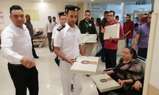 وفد من ضباط وزارة الداخلية فى زيارة لعدد من المستشفيات بمناسبة عيد الفطر المبارك 