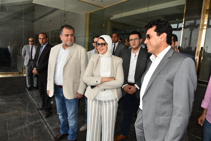 وزيرا "الصحة" و"الشباب والرياضة" يتفقدان التجهيزات الجارية باستاد القاهرة استعداداً "لكأس الأمم الأفريقية"