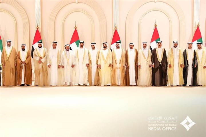 لــيــلُ الإمــــاراتِ في دبي أفــــراح وألــحـان بزفاف انجال محمد بن راشد آل مكتوم لــيــلُ الإمــــاراتِ في دبي أفــــراح وألــحـان بزفاف انجال محمد بن راشد آل مكتوم